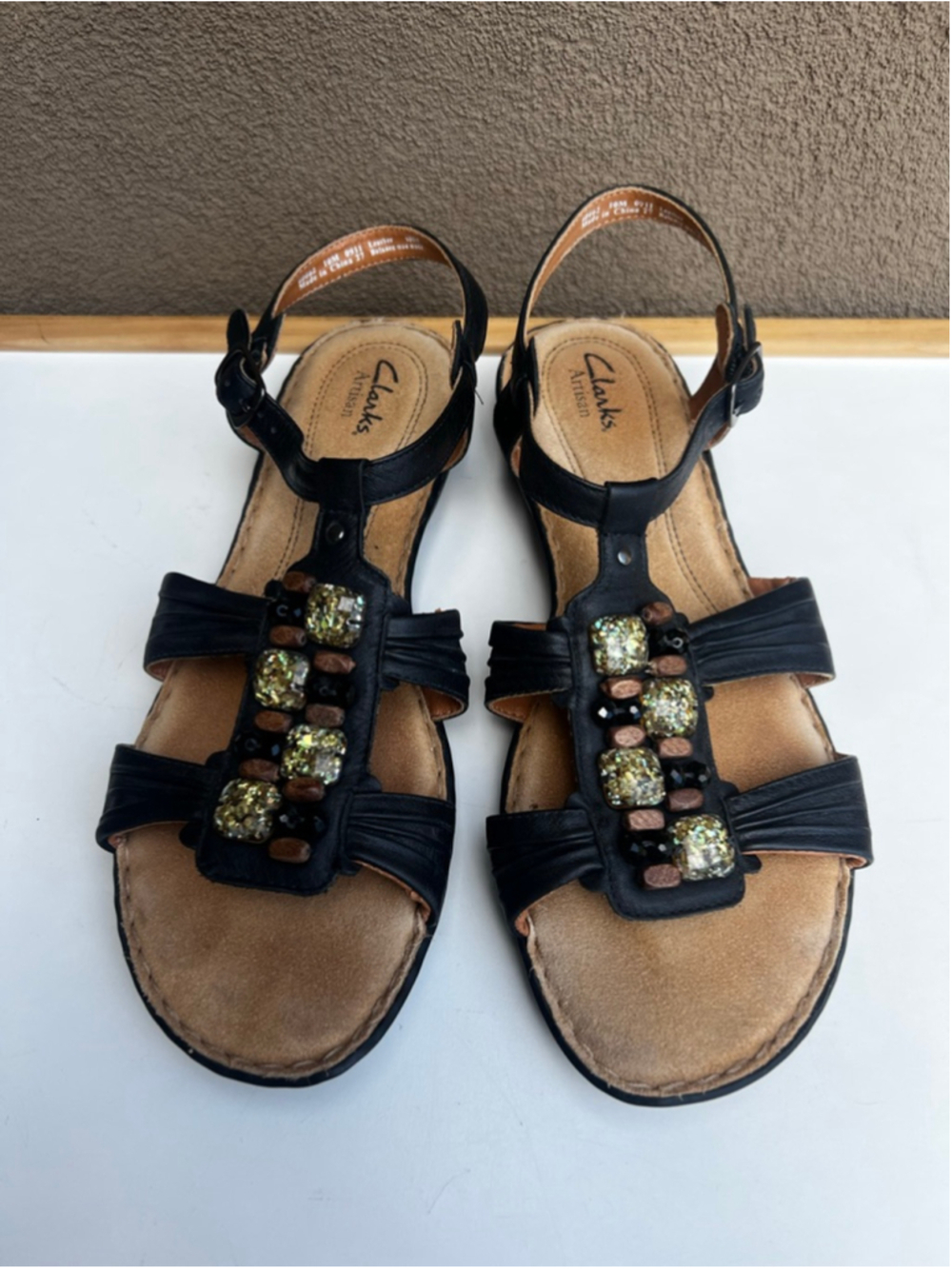 Clarks Artisan Black Leather Beaded Flat Sandals Size 10 Ankle Strap Comfort - Picture 2 of 8